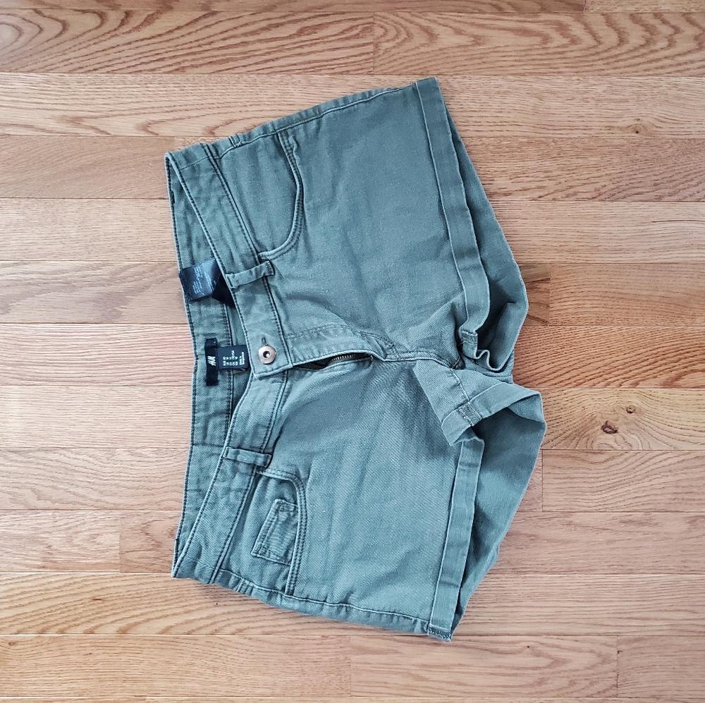 H&M olive green shorts